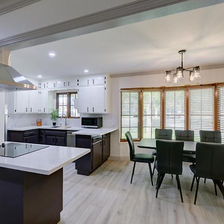 Updated Spacious Home Фресно Экстерьер фото