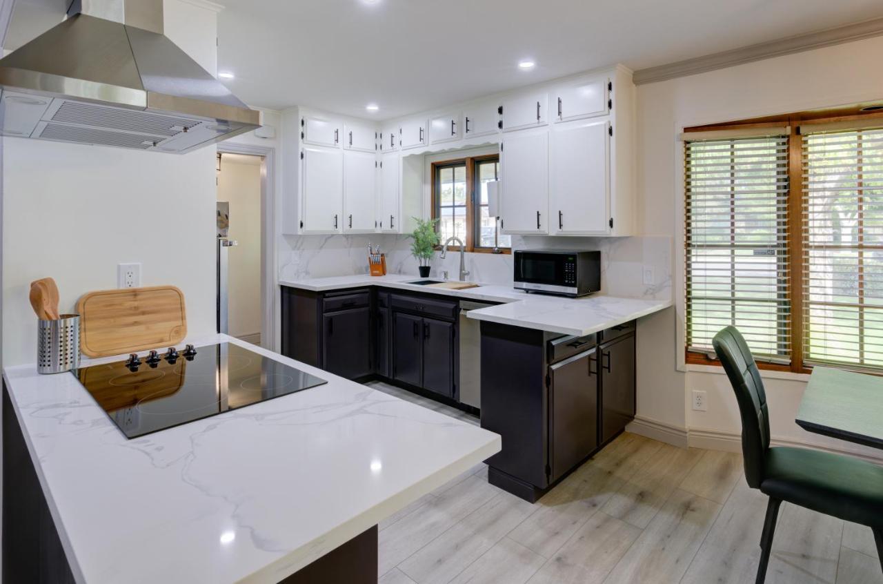 Updated Spacious Home Фресно Экстерьер фото